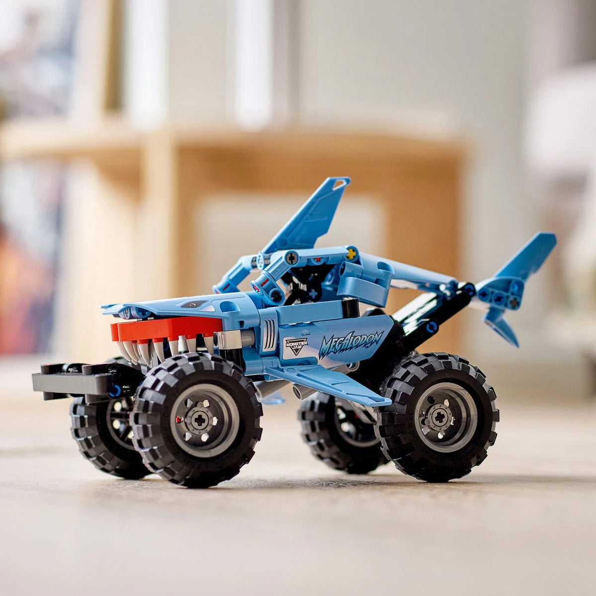 Pull Back Shark Truck to Car Toy 2 in 1 T3575
