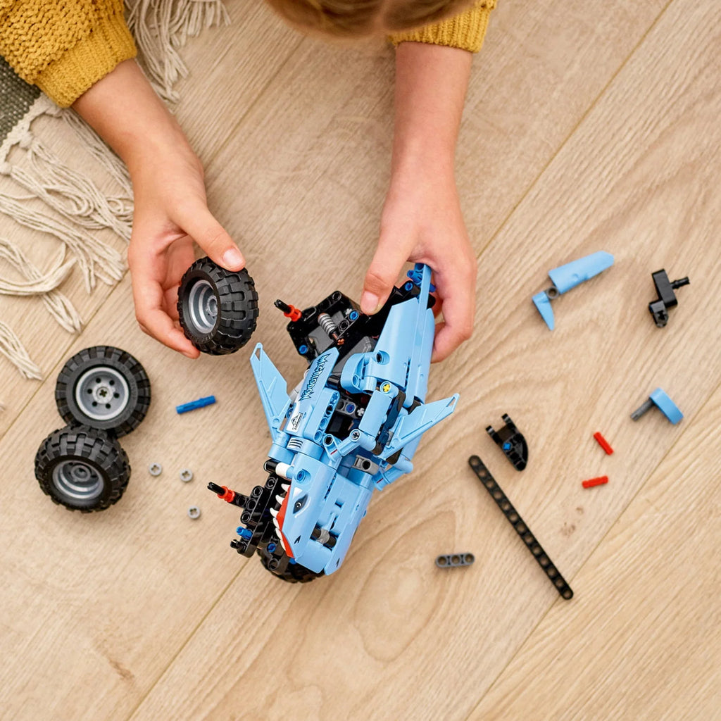 Pull Back Shark Truck to Car Toy 2 in 1 T3575